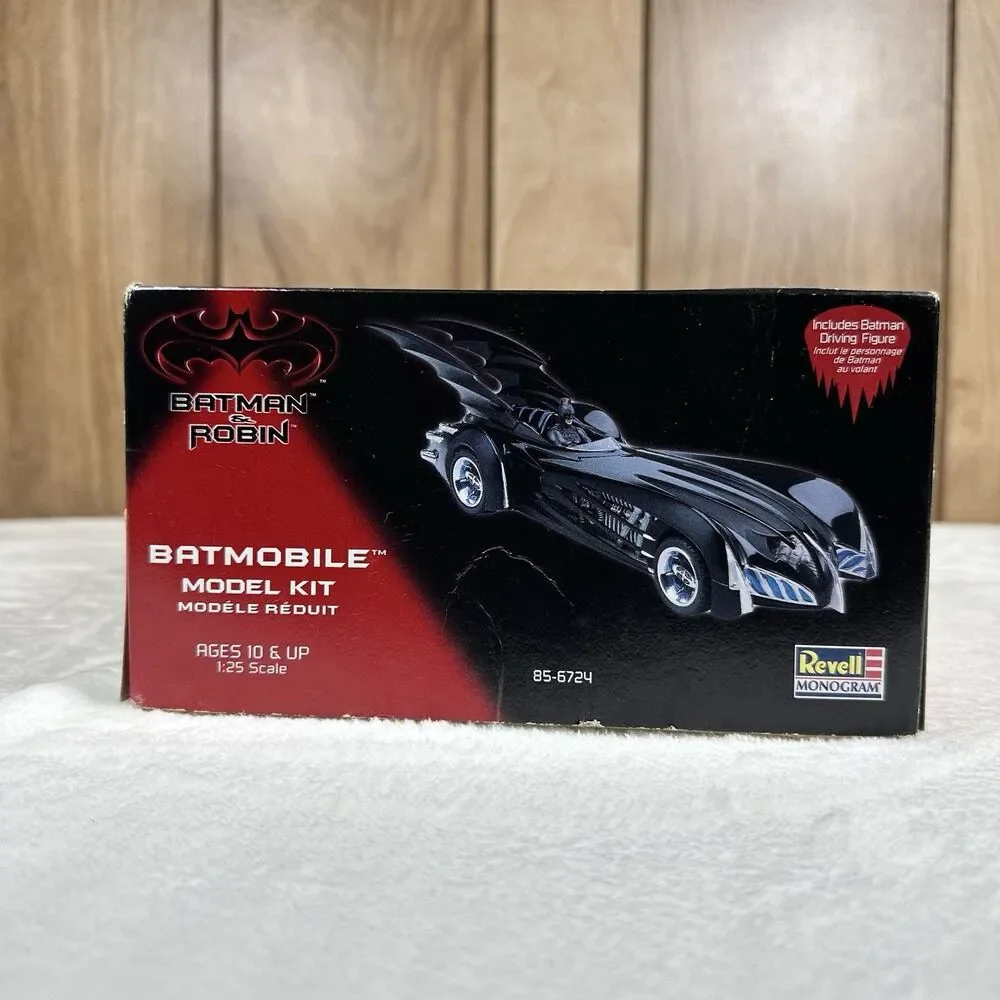 Revell‎ Monogram Batman & Robin Batmobile Model Kit 1:25 Scale 1997 Partial